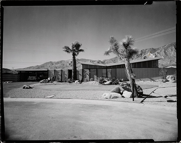 Palmer & Krisel Twin Palms tractr home. Photo by Julius Shulman. Getty Museum