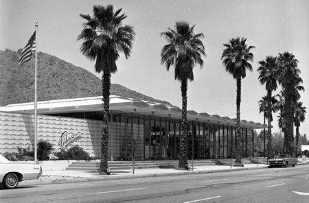 J.W. Robinson's Palm Springs. Courtesy of the Palm Springs Historical Society.